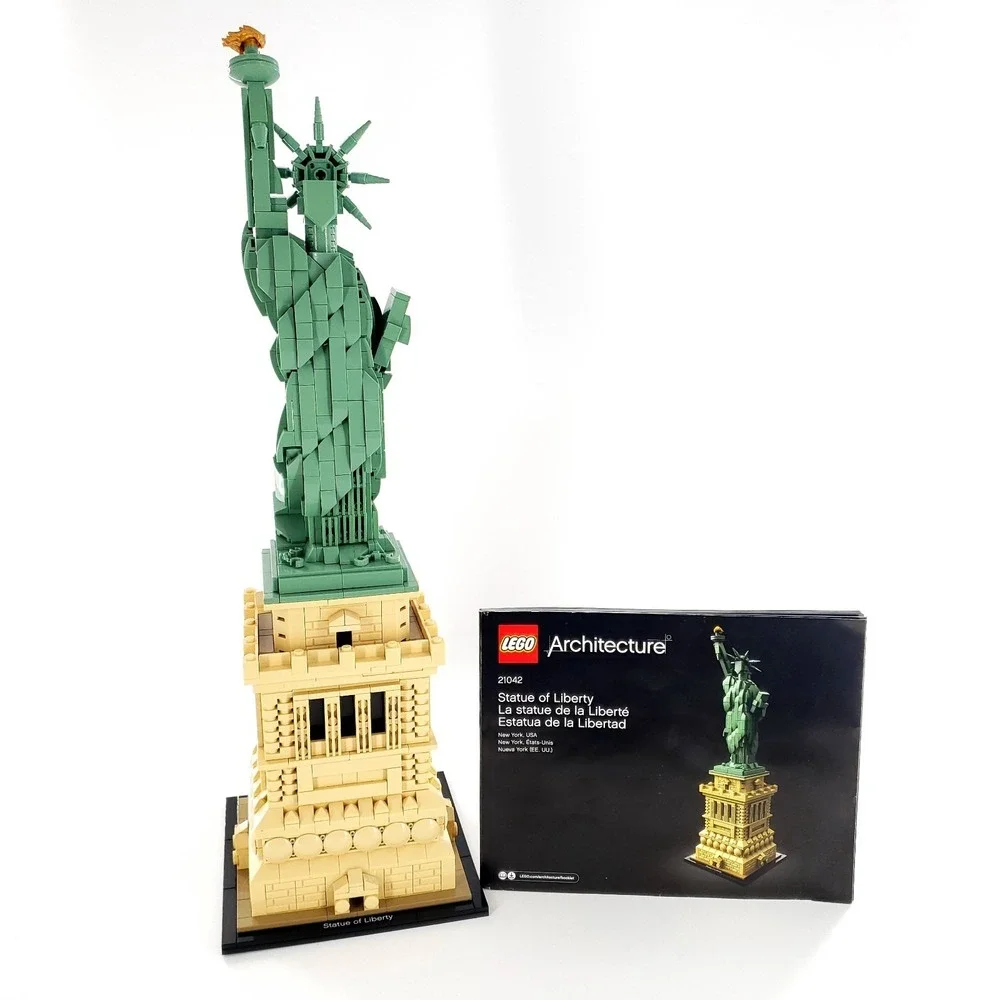 LEGO ARCHITECTURE: Statue of Liberty (21042) Complete w/ Instruction Manual